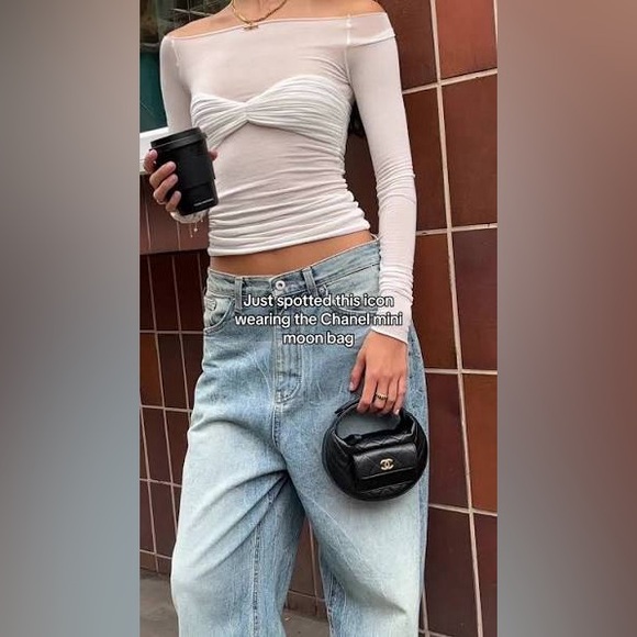 Chanel rare Half Moon Mini Bag - Picture 5 of 5